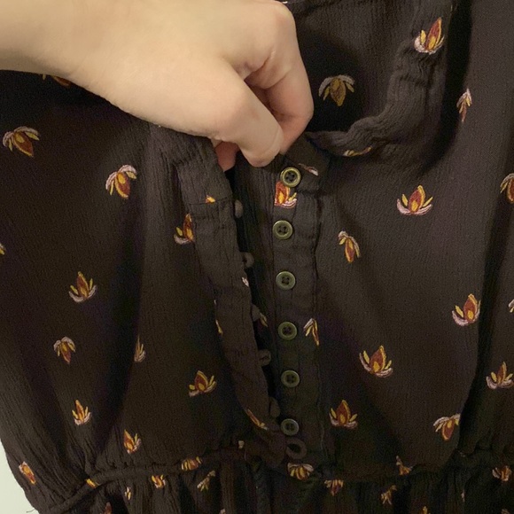 Ecote Floral Romper - Picture 2 of 8